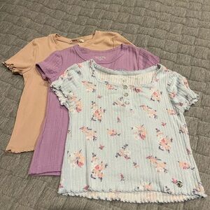 Bundle of 3 Girls’ S (6) Short Sleeve Tees - Purple, Peach, and Floral